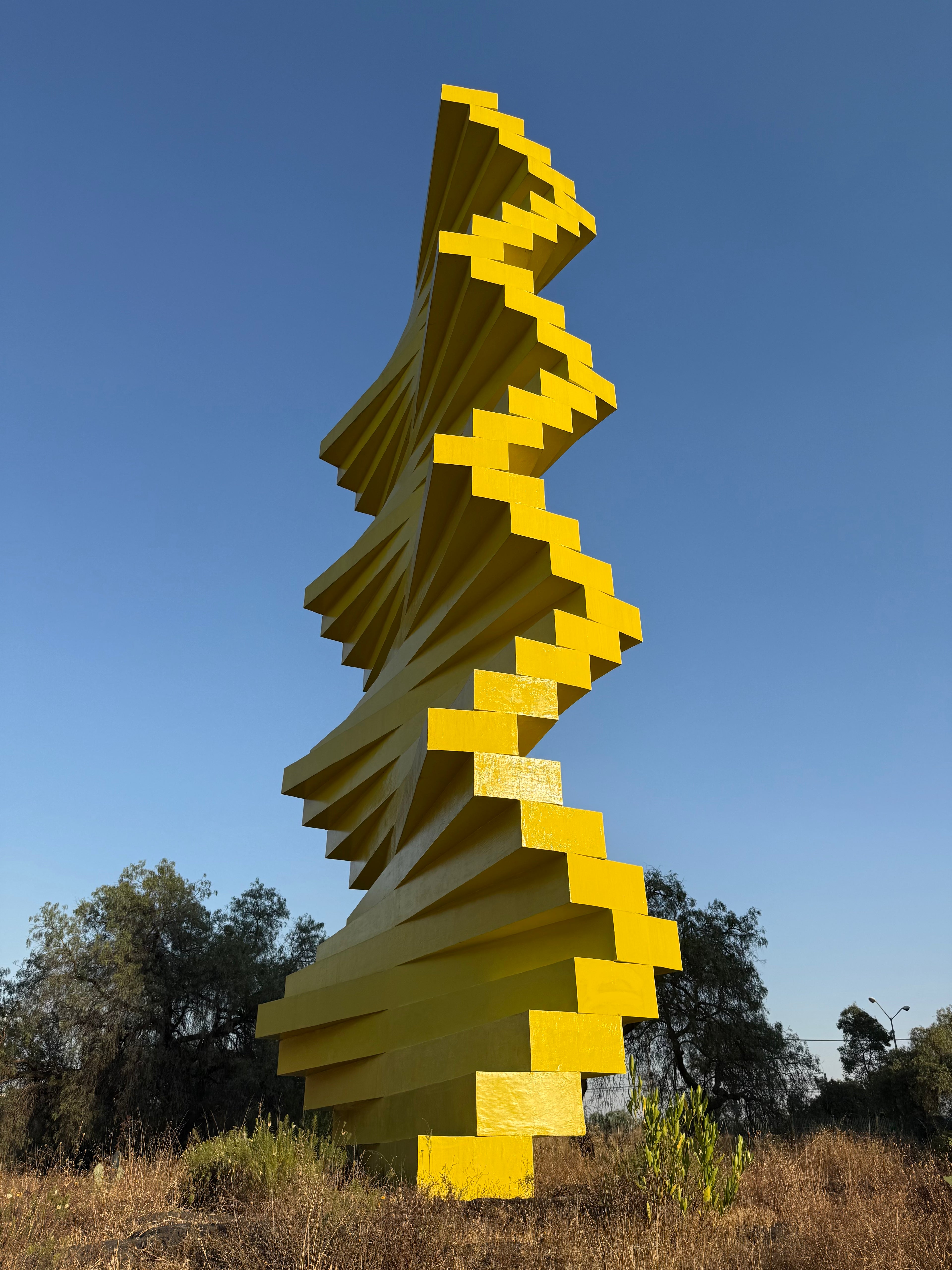 Ruta de la Amistad, Arte monumental y paisaje moderno