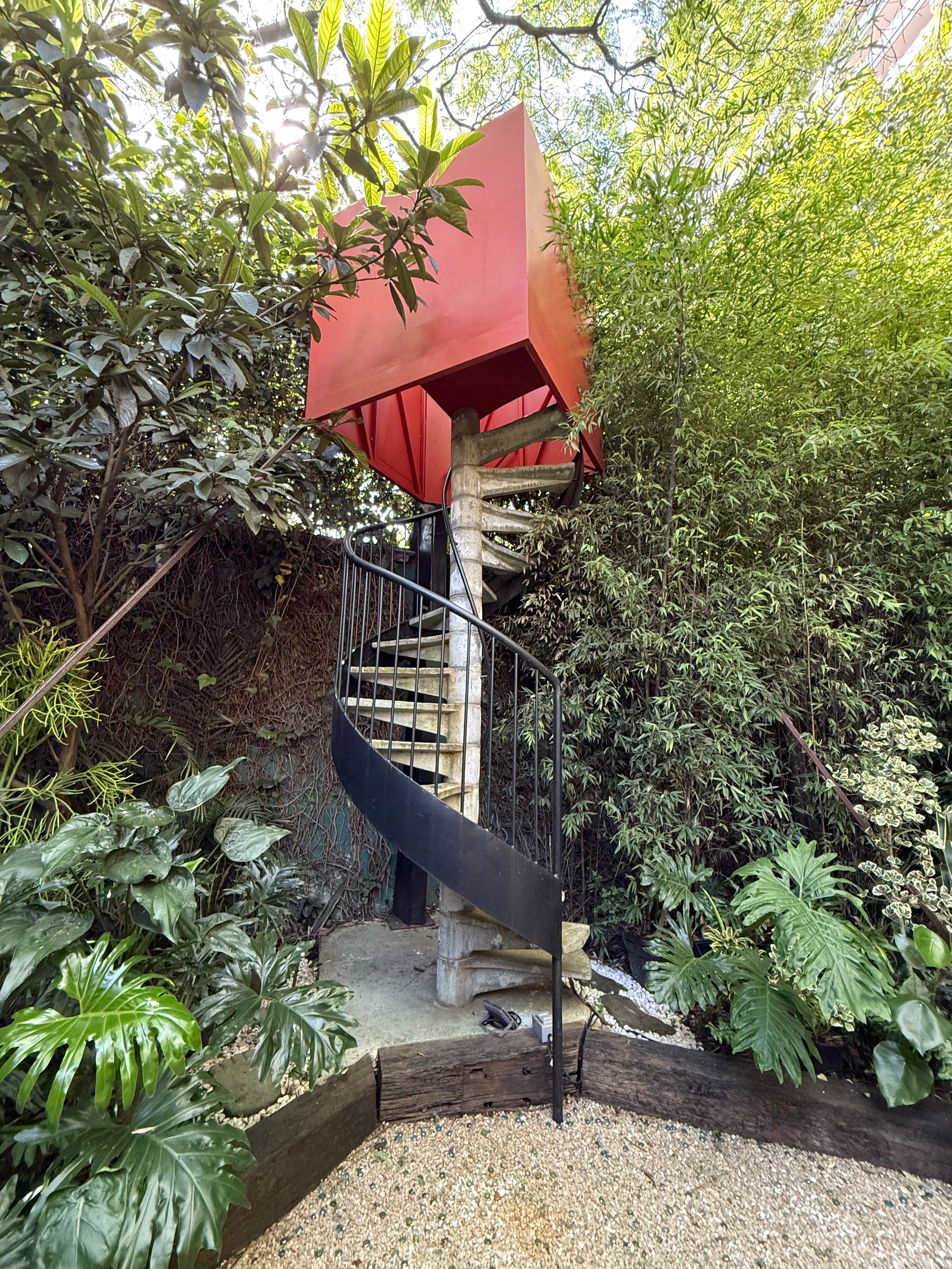 Íntimo: Paisajes Urbanos, Jardines vivos y territorios del alma